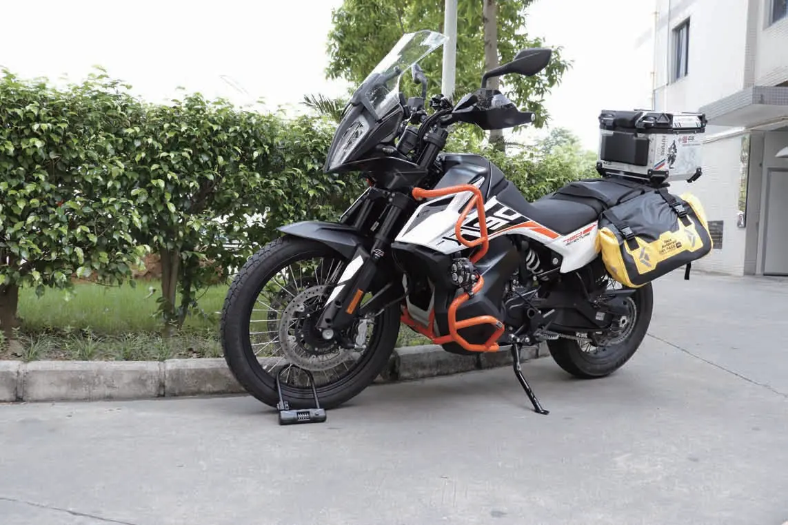 How do motorcycle U-locks handle inclement weather when parked outdoors? - Trade News - 1