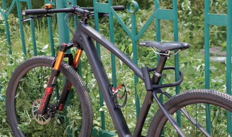 Why do cyclists prefer mechanical locks to electronic locks when choosing MTB bike lock?
